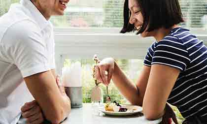 Man and woman talking in a cafe